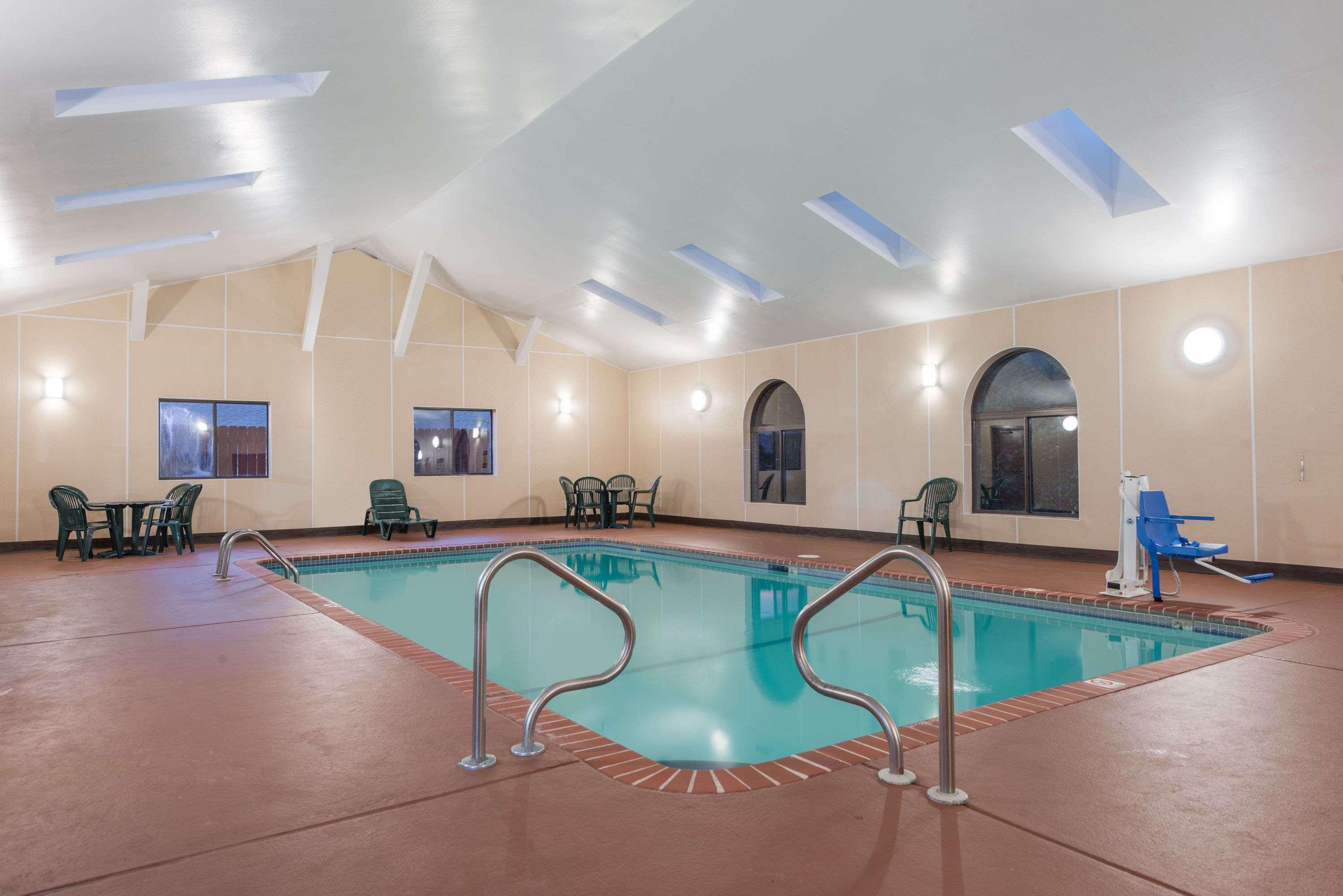 Hotel Super 8 By Wyndham St Charles Saint Charles Exterior foto